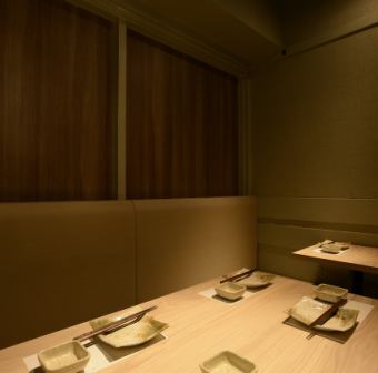 [Private room] It is a completely private room with a Japanese taste but a chic space.The seats can be used comfortably by 6 people.[Umeda Seafood Sake Private Room Banquet All-you-can-drink Shabu-shabu Nabe Birthday]
