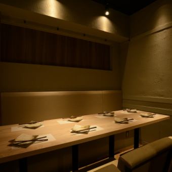 [Private room] [4 to 8 people] Recommended for joint parties, etc. ♪ Fashionable modern complete private room ♪ Since it is a completely private room, you can enjoy it without worrying about other customers.Banquet course with all-you-can-drink is available from 4000 yen! [Umeda Seafood Sake Private Room Banquet All-you-can-drink Shabu-shabu Nabe Birthday]