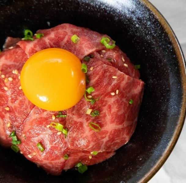 和牛焼肉雅オリジナルメニューが豊富で雅でしか味わえないお料理がたくさんございます。季節やイベント毎に変わるオススメメニューもお楽しみください。中には、栃木では滅多に食べることのできない米沢牛を使用したステーキや炙りユッケなどもございます。