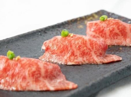 【ご褒美メニュー】和牛がとろける贅沢握りをどうぞ