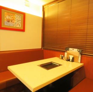 Some seats are separated by goodwill and others are separated by a high wall between seats, so you can have a meal with peace of mind even if you are concerned about the distance from other customers.