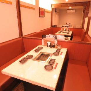 We accept reservations for 35 people ~.It can be used in a wide range of situations such as company banquets, alumni associations, and local gatherings.Maximum 46 people.