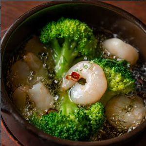 エビとブロッコリーのアヒージョ