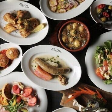 お酒にもぴったり合う小皿料理も充実◎