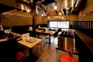 2F貸切でご宴会お承り出来ます。２階貸切:20名(人数は相談可)ゆったりテーブル席がございます。レイアウト自由◎平日・土日関係なく賑わってるお店です。季節イベントならではの歓送迎会/仕事イベント後の二次会などにもご予約が増えてきております。使いやすさ◎