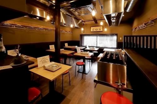 2F貸切でご宴会お承り出来ます。２階貸切:20名(人数は相談可)ゆったりテーブル席がございます。レイアウト自由◎平日・土日関係なく賑わってるお店です。季節イベントならではの歓送迎会/仕事イベント後の二次会などにもご予約が増えてきております。使いやすさ◎