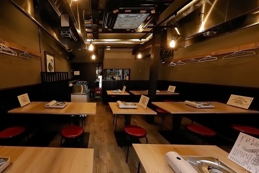 京都駅近で気軽に立ち寄れる活気ある大衆空間。仕事帰りの一杯から仲間との飲み会、会社宴会まで幅広く使いやすい店内です。大人数でのご利用や貸切にも対応しており、各種宴会や観光帰りのお食事にもおすすめです。