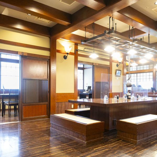 For regular lunch and dinner, you will be seated at these seats.Enjoy a hearty meal in a modern Japanese restaurant.