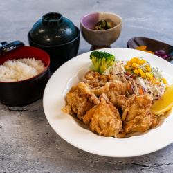 鶏の唐揚げ定食