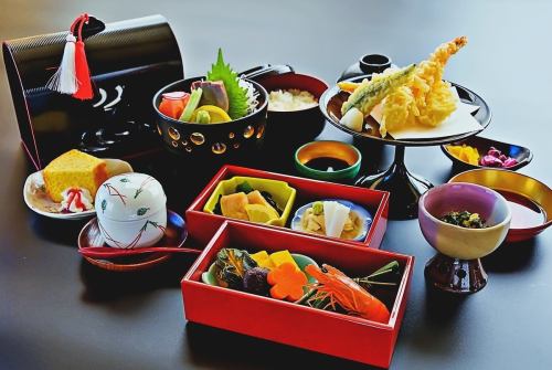Miyako-zen (two-tiered bento box)