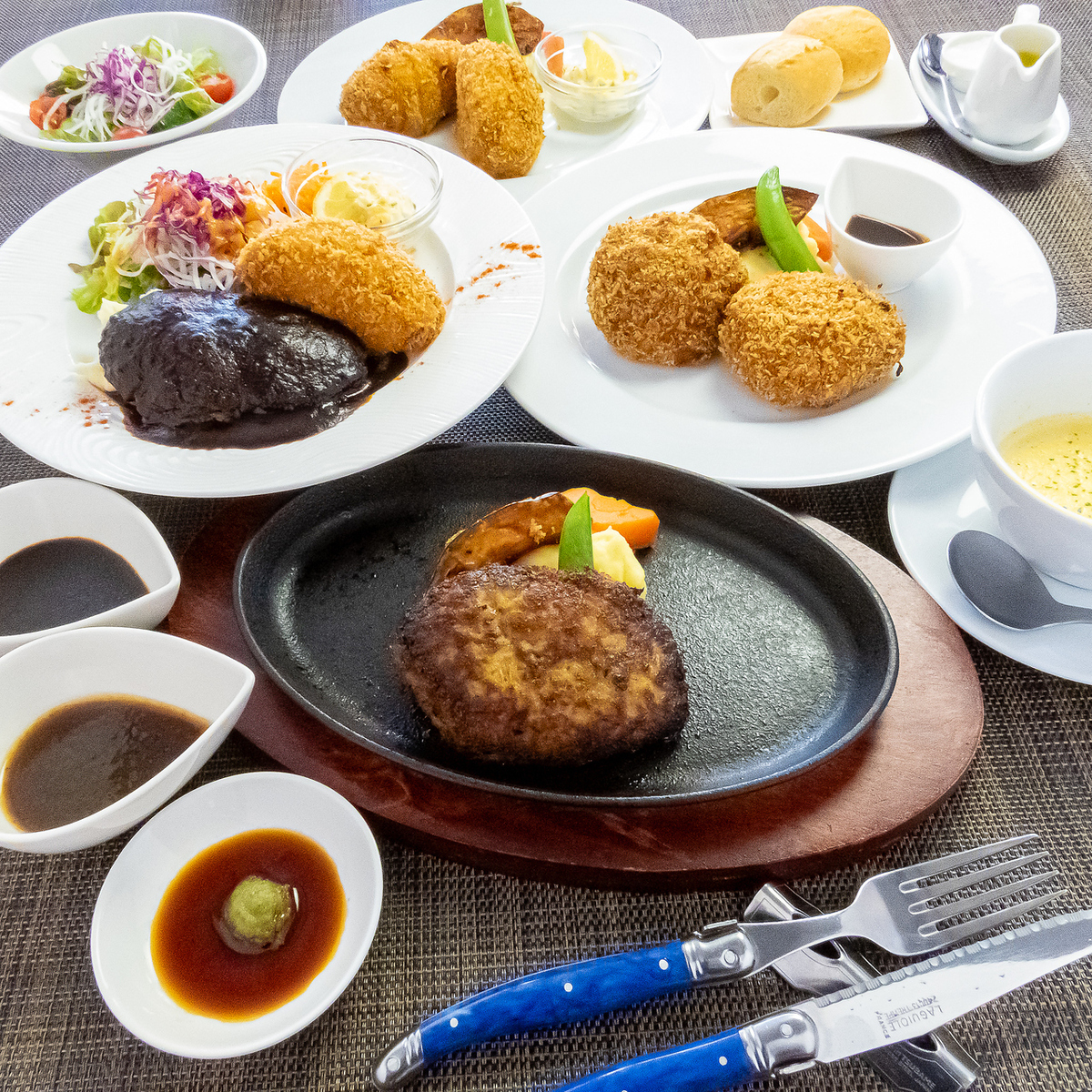 こだわりの手作りの洋食を生ビールとともに堪能。