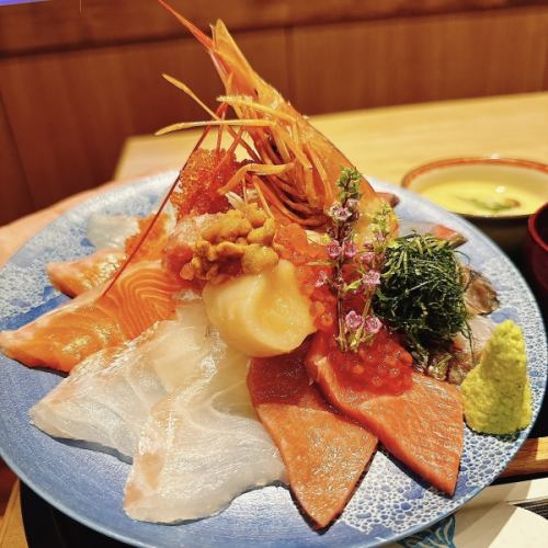 極 海鮮丼(鮮魚13種・秘伝胡麻だれ・お汁物・茶碗蒸し)