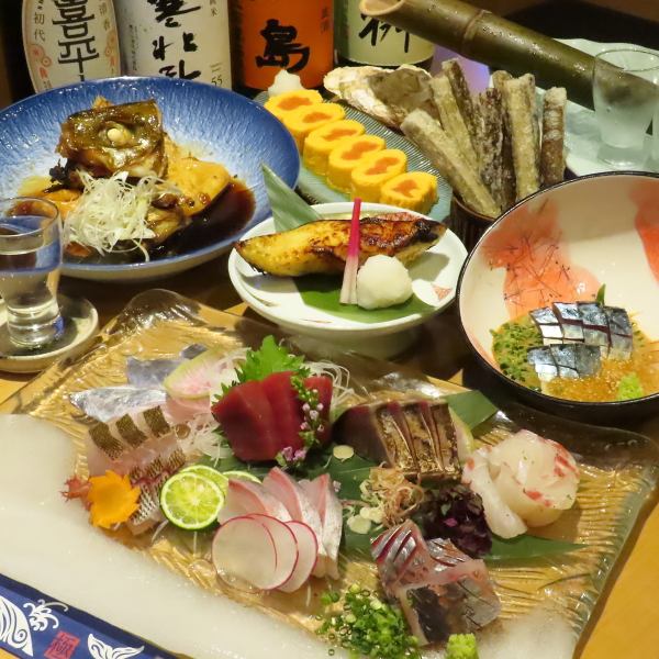 新鮮な旬魚を豪華に盛り合わせた刺身盛りをはじめ、脂の乗った焼き魚や煮魚、職人が丁寧に仕上げる逸品料理まで幅広くご用意。日本酒との相性も抜群で、九州の海の幸を存分に堪能いただけます。海鮮好きにはたまらない、素材の旨みを活かした絶品料理をぜひご賞味ください。※写真はイメージです