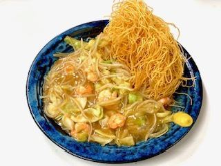 峇裡島蕎麥麵配蝦子和高麗菜