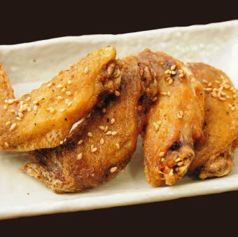 Deep-fried chicken wings