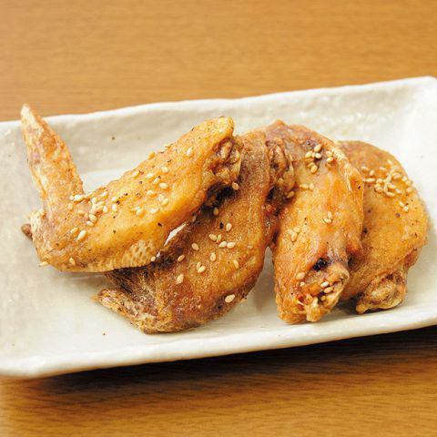 Deep-fried chicken wings