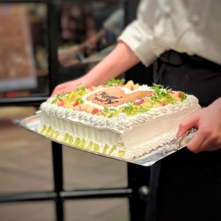 For group reservations, we will give you a free cake♪