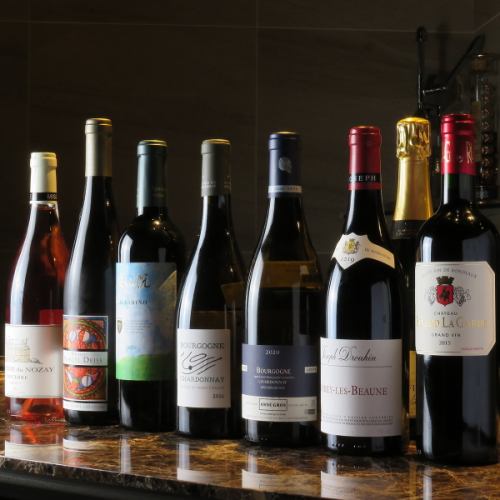 [Wine carefully selected by the sommelier] We offer a variety of wines to suit your dishes, with a focus on French wines.