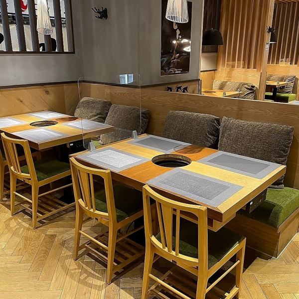 [Private room for various banquets] Up to 8 people can be used.You can enjoy banquets in a spacious space, such as various corporate banquets and gatherings with relatives.The space is based on trees illuminated by orange lights, and the space between the seats is wide, creating a relaxing atmosphere.