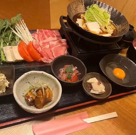 【御膳メニュー】朝霧ヨーグル豚のすき鍋御膳　2900円(税込)
