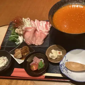【御膳メニュー】朝霧ヨーグル豚の火鍋しゃぶしゃぶ御膳　2800円(税込)