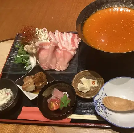 【御膳メニュー】朝霧ヨーグル豚の火鍋しゃぶしゃぶ御膳　2800円(税込)