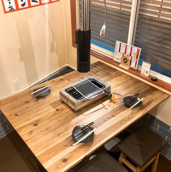 照明は少し暗めで落ち着いた雰囲気です☆ご来店こころよりお待ちしております♪