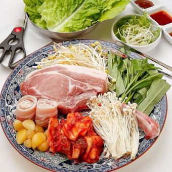 【宴会に大人気】厚切りサムギョプサル含む選べる韓国焼肉＋チキンや韓国料理食べ放題2980円