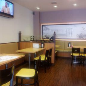 会社全体の大型宴会やパーティーに最適です。一体感のある広々とした空間で、本格中華のコース料理を皆様でお楽しみいただけます。幹事様の強い味方として宴をサポート。大人数ならではの活気と、蓬渓閣の美食が織りなす感動を共有ください。