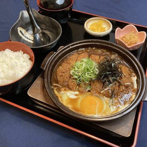 名古屋　味噌カツ煮込み定食