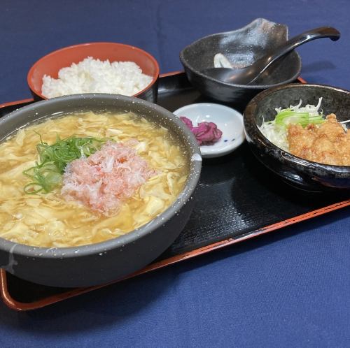 北海道　かにほぐし玉子とじうどん＆ザンギ風鶏唐揚げ