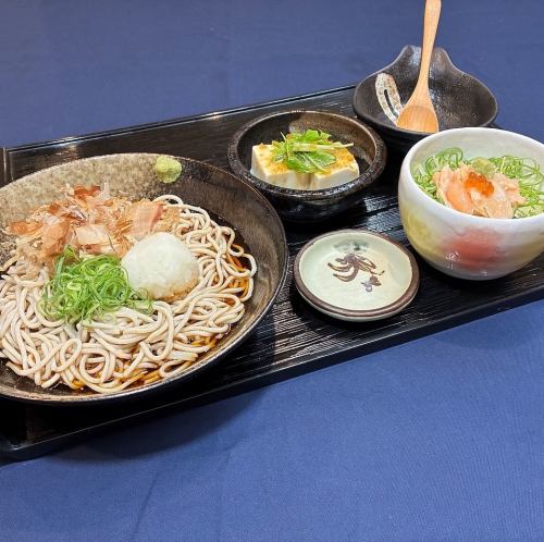 Fukui Prefecture Echizen-style grated radish soba noodles & mini salmon and salmon roe rice bowl (with salad and chilled tofu)