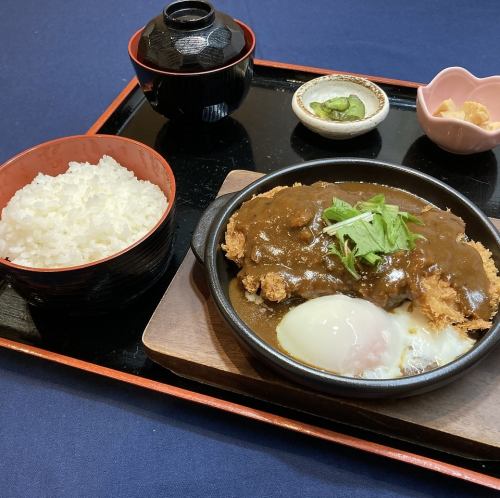 北海道　半熟卵のチキンかつカレー定食