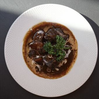 Stewed cow cheek meat with red wine