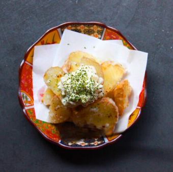 Fried Danshaku potatoes with sour cream