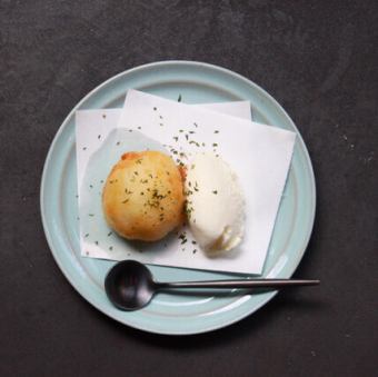 Mashed potatoes with vanilla ice cream