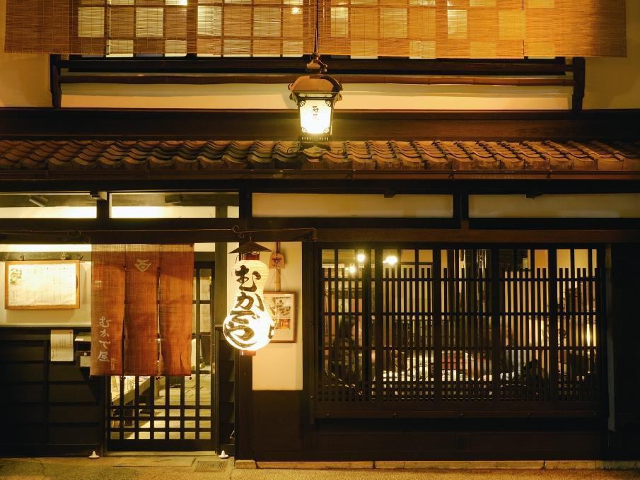 季節の食材を組み合わせた百足屋の伝統・「おばんざい懐石」をぜひお楽しみください！
