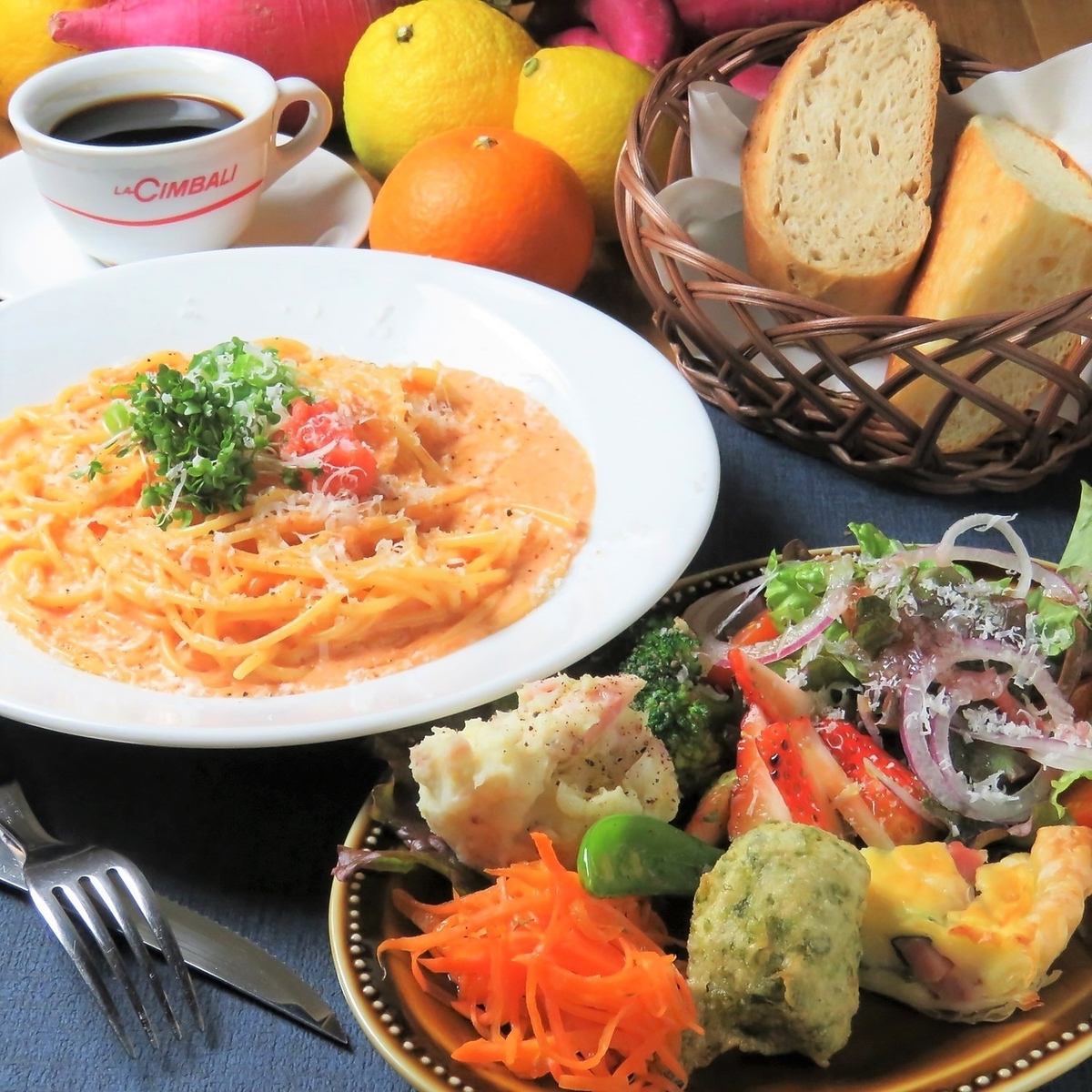 Great value lunch prepared by the chef♪ From 1,500 yen, the pasta of the day is ◎