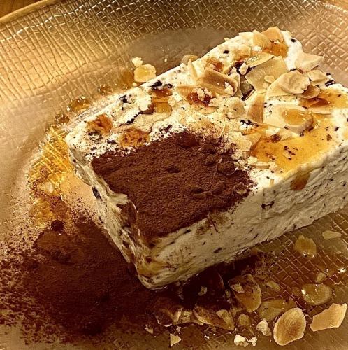 [Dolce] Semifreddo 配巧克力和堅果