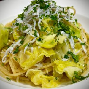 煮銀魚和捲心菜辣椒