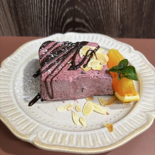 【Dolce】苺のセミフレッド