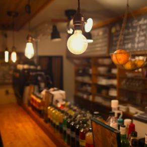 3Fカウンター席もおすすめです♪居心地の良いカフェバー空間にあるカウンター席は、気さくなスタッフとの会話も楽しいお席です♪レンガの壁や吹き抜けの天井など、味のあるインテリアに囲まれた空間は、自分だけのちょっとした秘密基地の様な雰囲気も◎気が向いた時にいつでも気軽に立ち寄れる、行きつけの一軒にぜひ…☆