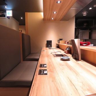 [Pair seat counter seats] A stylish space perfect for dates ♪ We have pair seats that are popular with couples.Please enjoy an adult yakiniku date in a high-quality space that is one rank higher.For celebrations such as birthdays and anniversaries, we also accept reservations for the "Meat Stairs with Plates" to create a special time!