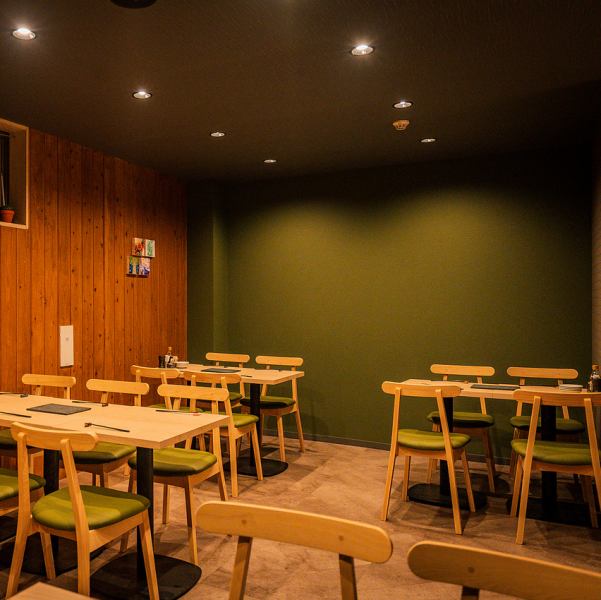We have seats available for various occasions such as banquets, business entertainment, and girls' nights out.You're sure to have a lively conversation in one of Fukuoka's most stylish stores.We also have fully private rooms available.