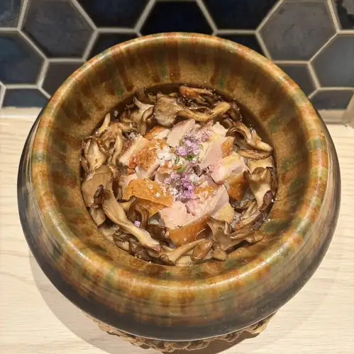 [Seasonal Special] Clay Pot with Black Satsuma Chicken and Seasonal Vegetables