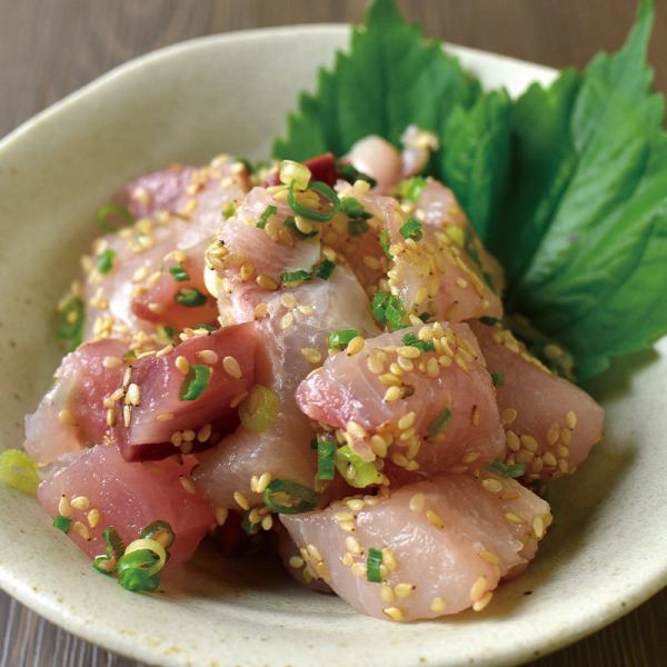 We also have a wide selection of snacks that go well with alcohol, such as Hakata's specialty [sesame yellowtail] and specially selected [horse sashimi].