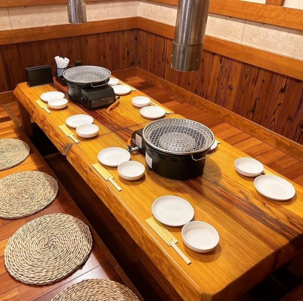 焼肉宴会を開催したい、沖縄観光の締めくくりに美味しいお肉が食べたい等、リーズナブルに特選肉を楽しむなら「焼肉うし満」にお任せください！最大8名様がご利用できる「掘りごたつ個室」のご用意もございます◎極上の焼肉とお好みのドリンクを囲みながら、旅の思い出話に花を咲かせるのも♪