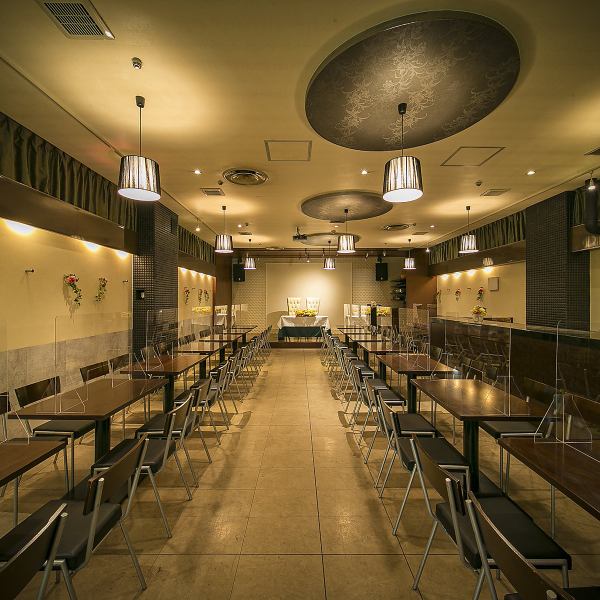 ご友人たちとの集まりや、宴会の二次会・三次会にも◎ 少人数から貸切可能なパーティールームもございます。