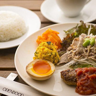 ランチも営業中