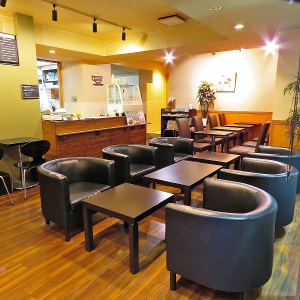 [Non-smoking seats] There are also sofa seats.The table can be moved, so it can be used in various situations.Dinner reservations are welcome.